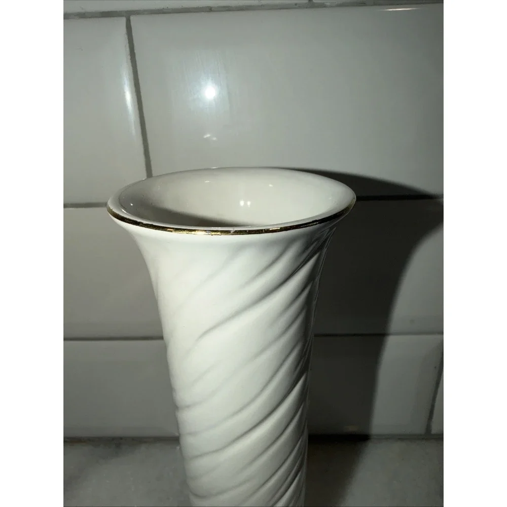 Vintage 1997 Paul Sebastian Ivory Porcelain Bud Stem Vase Swirl Design Gold Trim